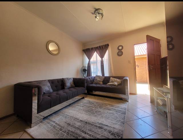 2 BEDROOM TOWNHOUSE FOR SALE IN ALBERTSDAL